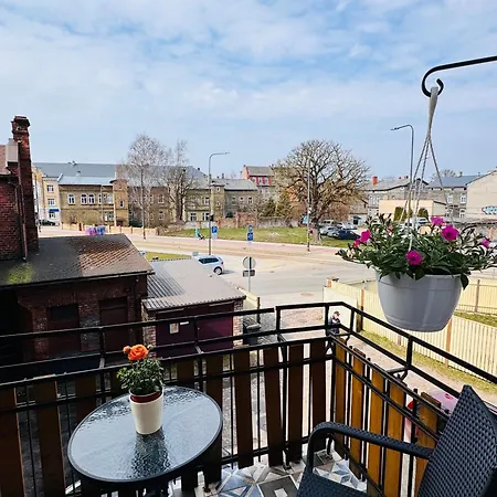 Διαμέρισμα Vibrant Downtown Oasis Λιέπαγια